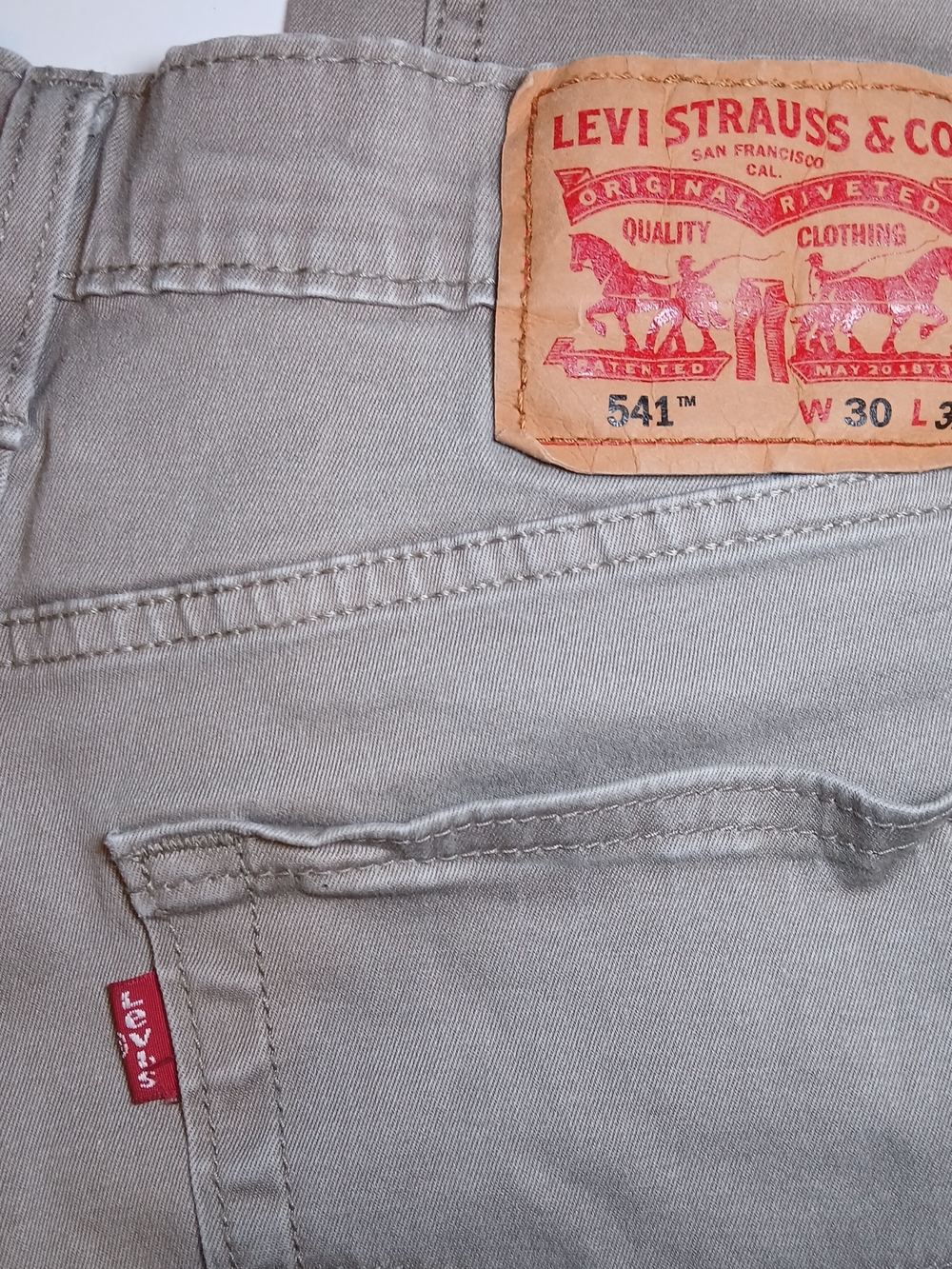 Levi's 541 Men’s Jeans in Light between beige and Gray sz 30x32
